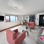 Edificio Mirador Del Laguito Por Parceros Group