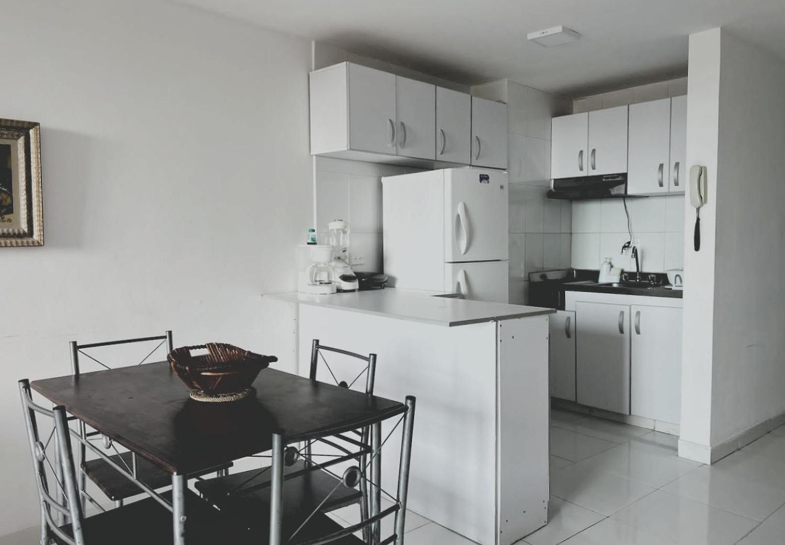 El Laguito Por Parceros Group Apartment