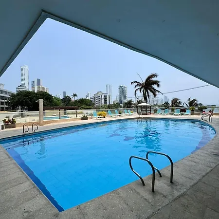Edificio Mirador Del Laguito Por Parceros Group 3*