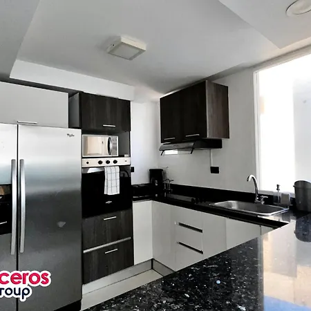 Edificio Mirador Del Laguito Por Parceros Group