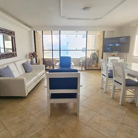 Edificio Mirador Del Laguito Por Parceros Group 3*