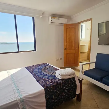 Edificio Mirador Del Laguito Por Parceros Group 3*