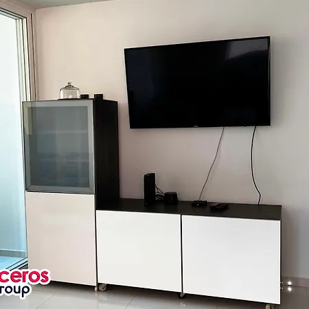 Apartment El Laguito Por Parceros Group 3*