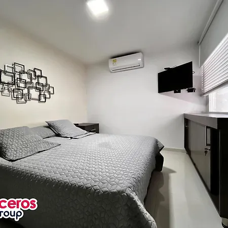 El Laguito Por Parceros Group Apartment