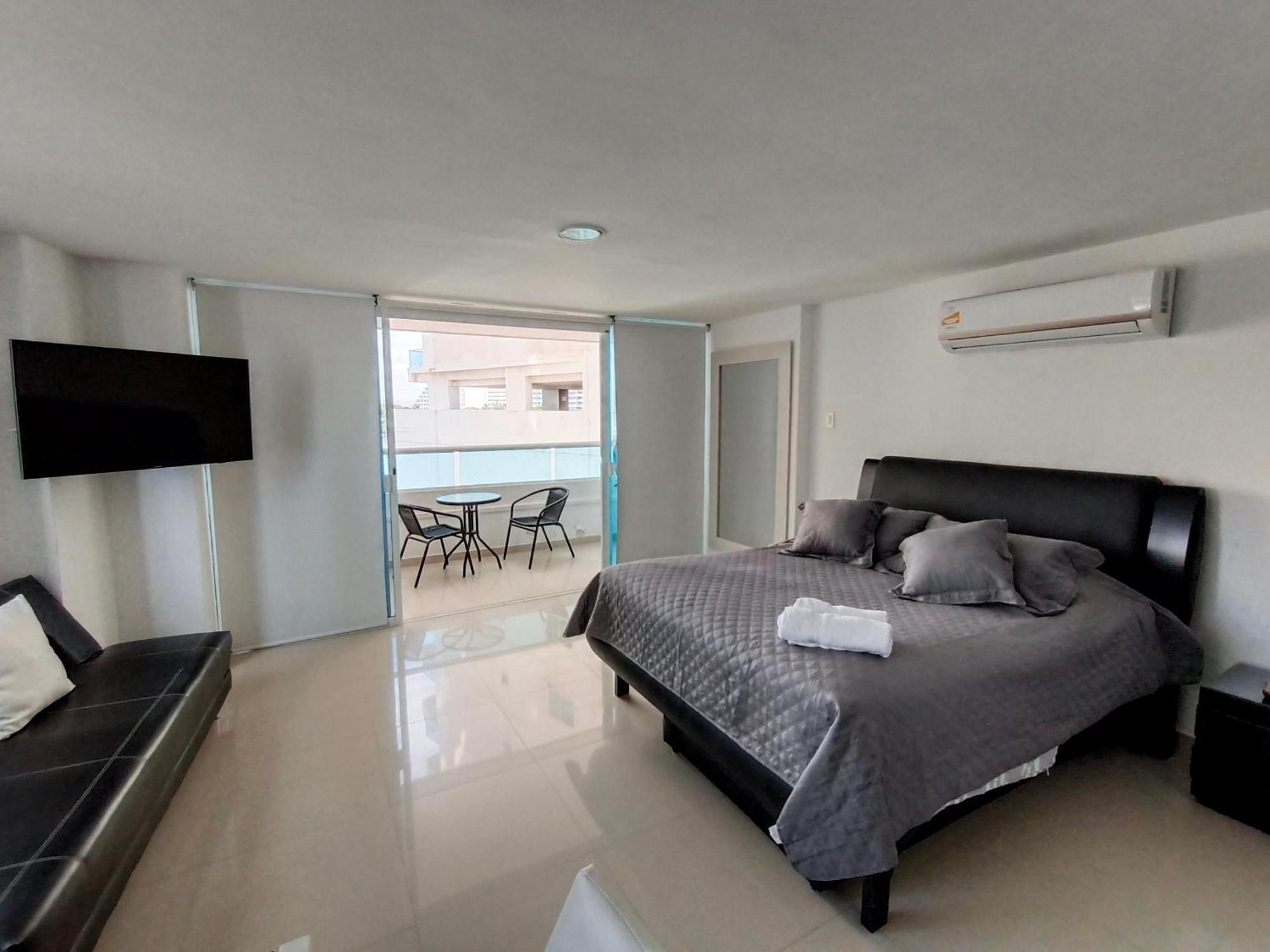 El Laguito Por Parceros Group Apartment